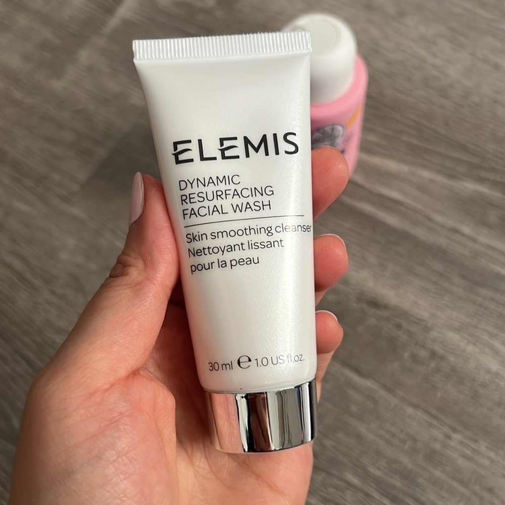 Elemis (London) Facial wash and BEIJA FLOR body wash set - Picture 2 of 5